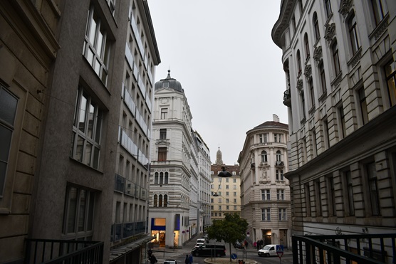 Vienna, walking along the way to Stephansdom